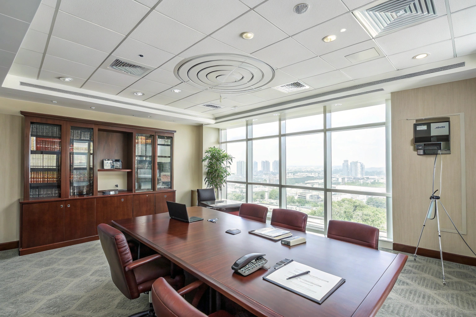 Une salle de réunion de bureau moderne avec des dispositifs de sécurité discrets