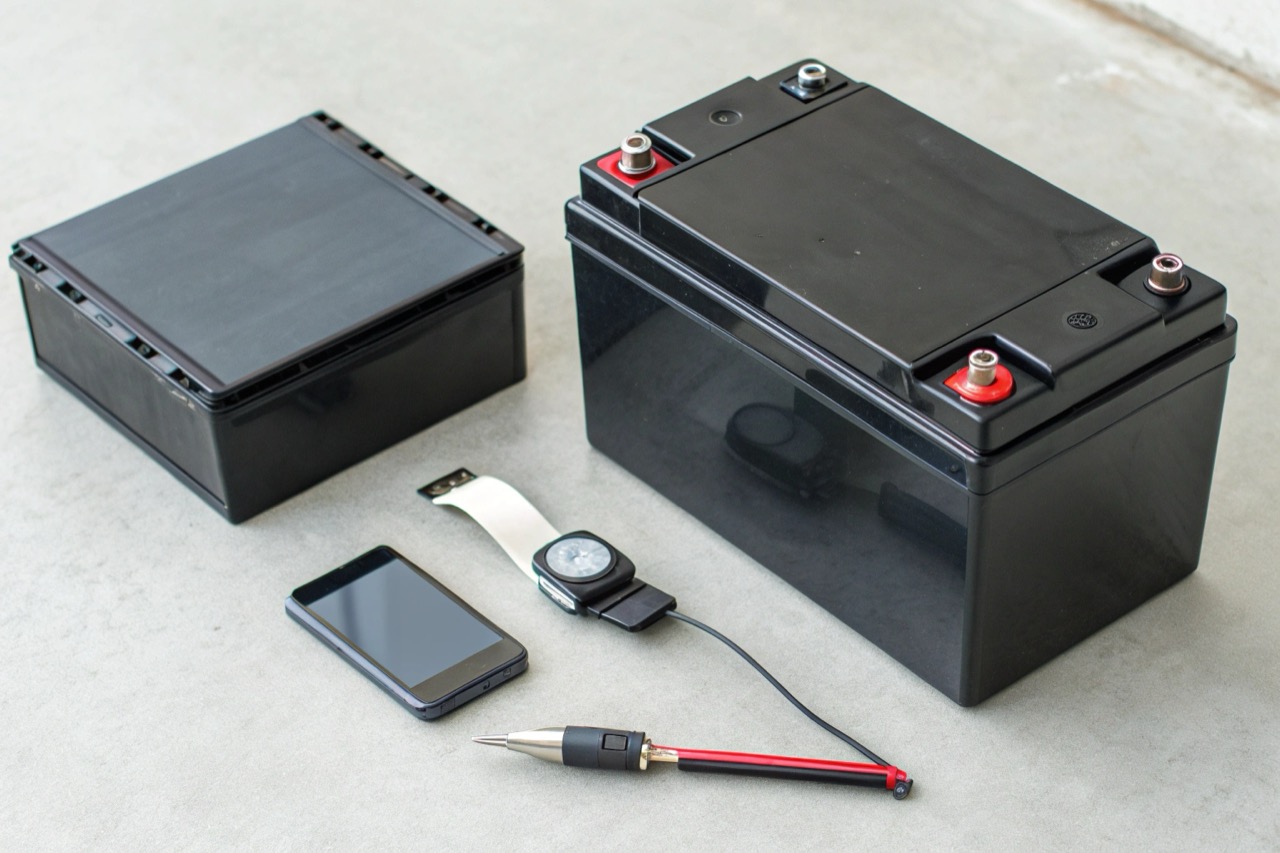 Confronto visivo tra diverse batterie al litio per registratori da 100mAh a 3000mAh