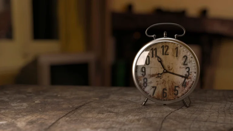 Vintage Analog Clock Camera — 1080p